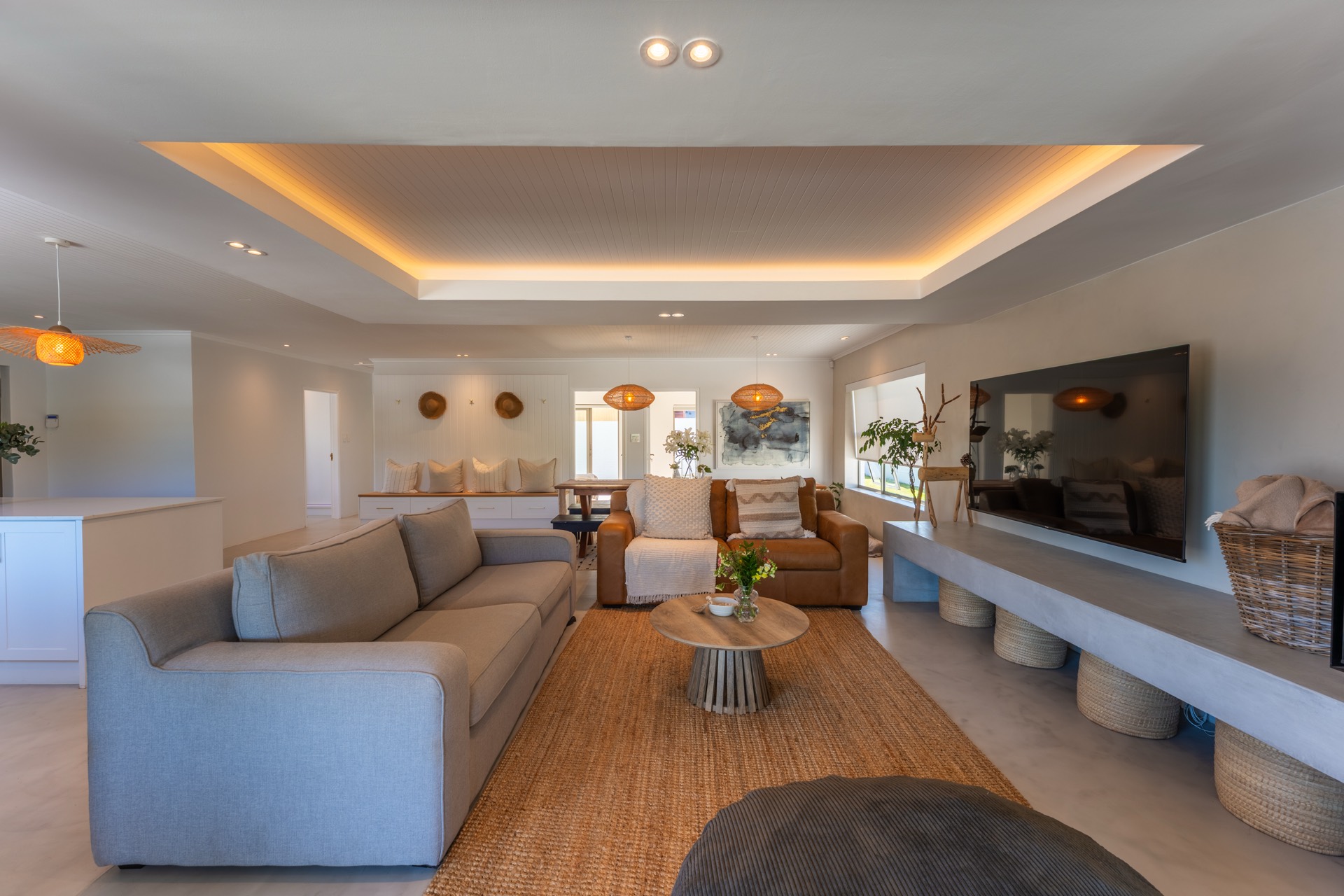 Sold: Open-Plan Coastal Home with Seamless Indoor-Outdoor Living photo 2