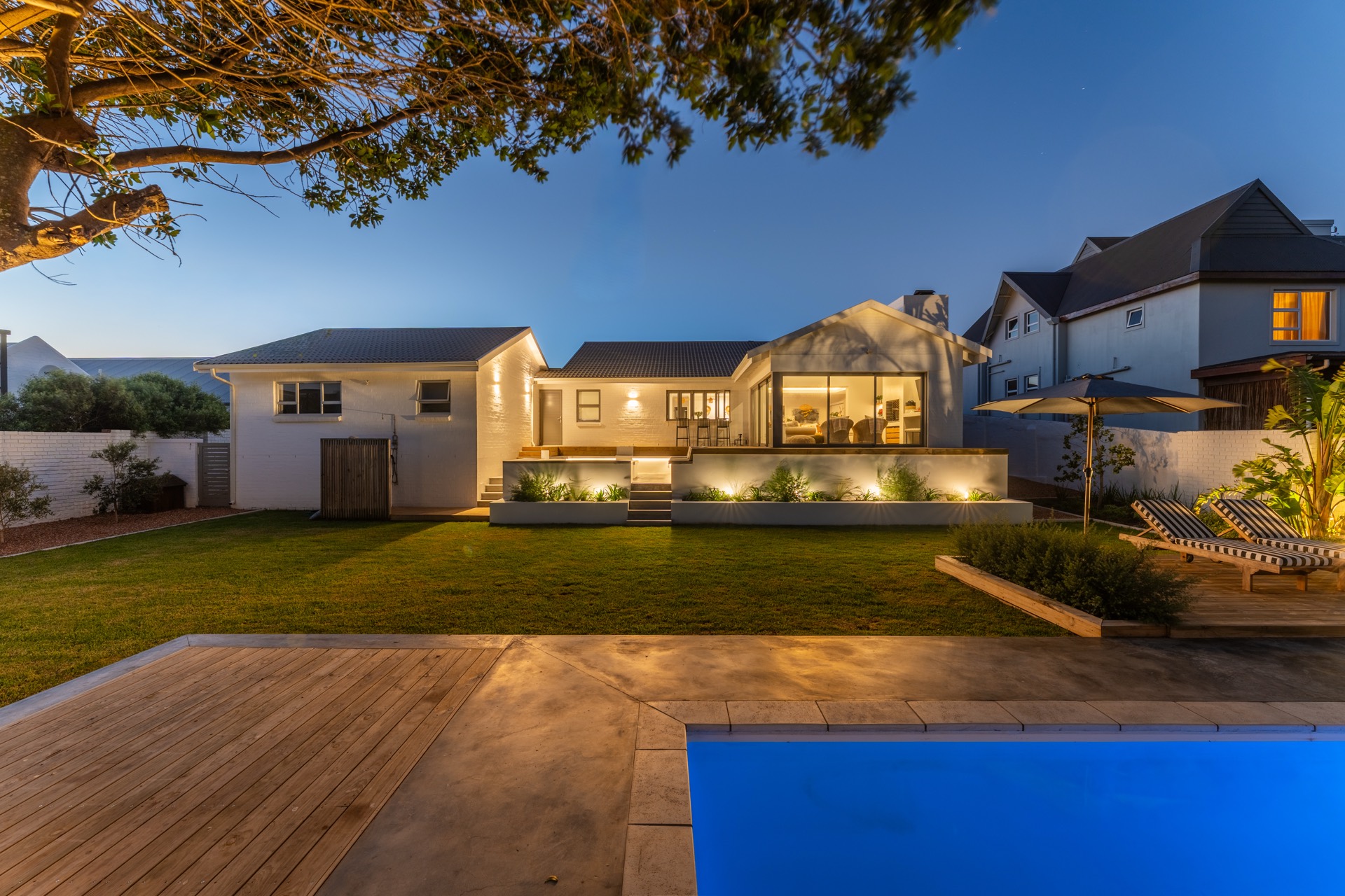 Beautifully presented Cape St Francis home at dusk